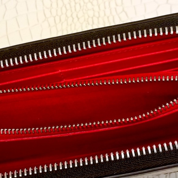 Rare Christian Louboutin Panettone Black Calfskin Zippy/Red “Louboutin" Cursive - Picture 13 of 14